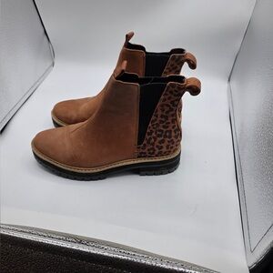 Toms Women’s Dakota Pull On Ankle Boots Animal Print Sz 8